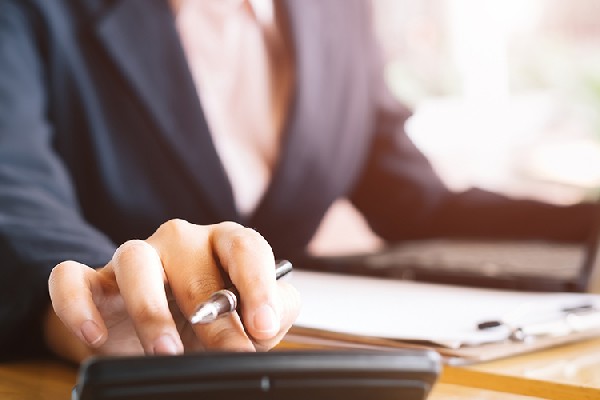 美媒：美政府恢复办理外国学生签证